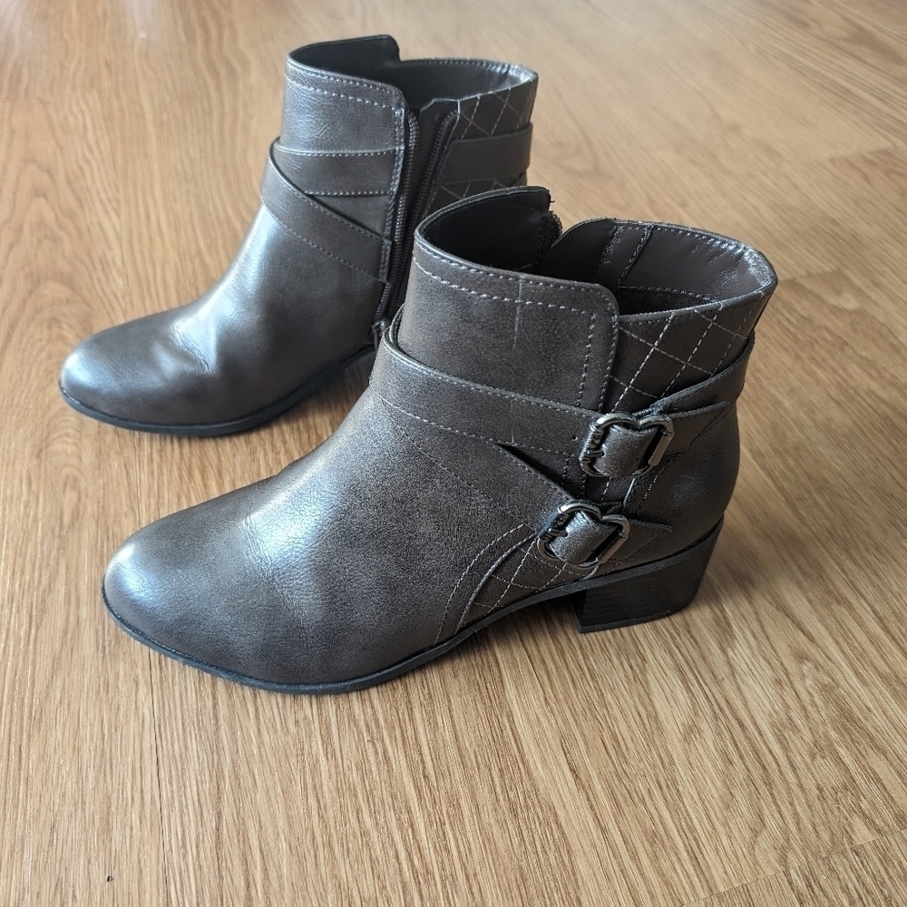 Unisa | Payta Bootie in Dark Taupe | Size 8W | 2" heel